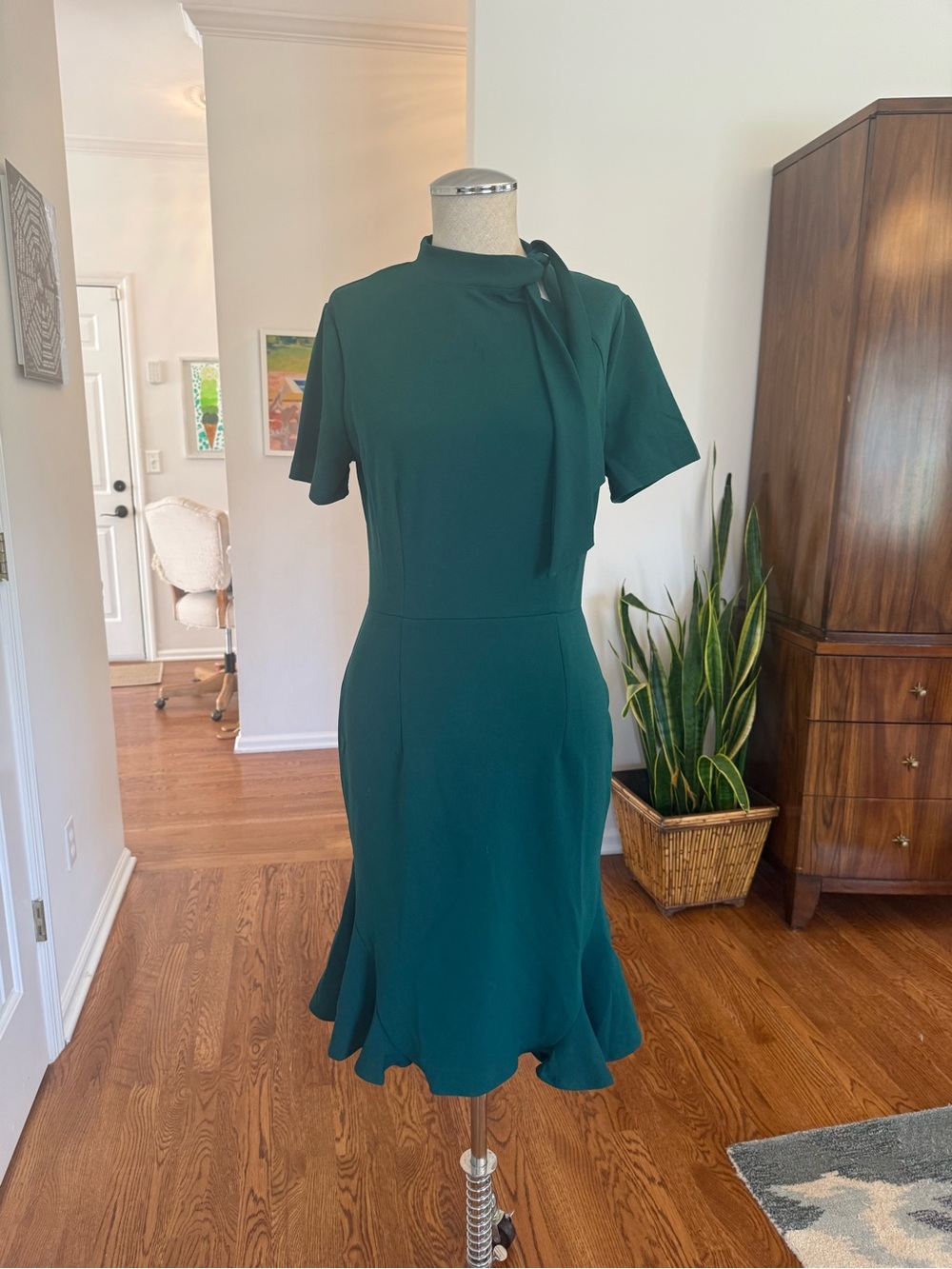 Elegant Forest Green Short-Sleeve Tie-Neck Dress